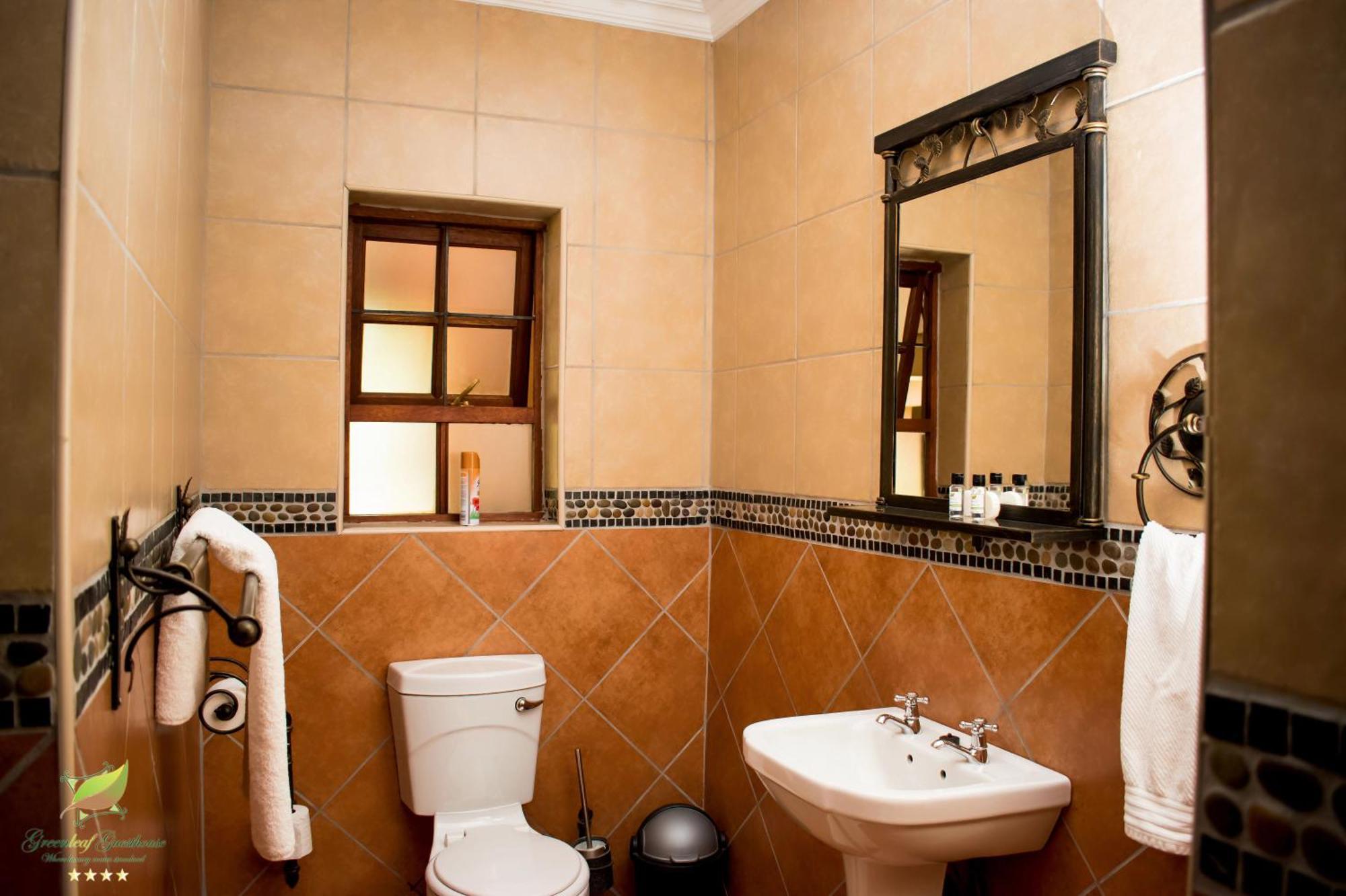 Greenleaf Guest Lodge Блоемфонтейн Екстериор снимка